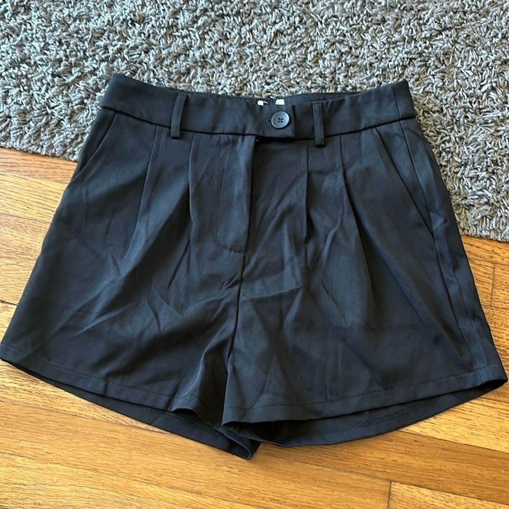 NWOT PRINCESS POLLY Black Kaitlyn High Rise Pleated Shorts Size 6